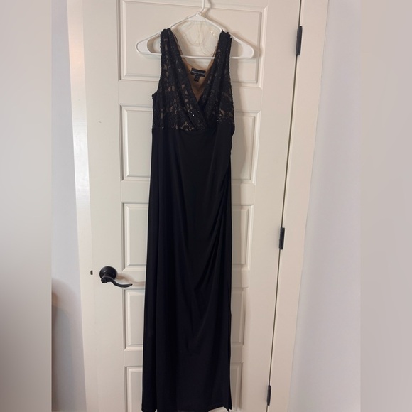 connected apparel Dresses & Skirts - Connected Apparel Black Lace & Nude Lined Formal Gown - Size 10